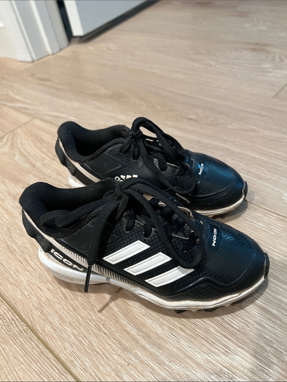 Adidas icon baseball cleats, 11k, t-ball, black and white